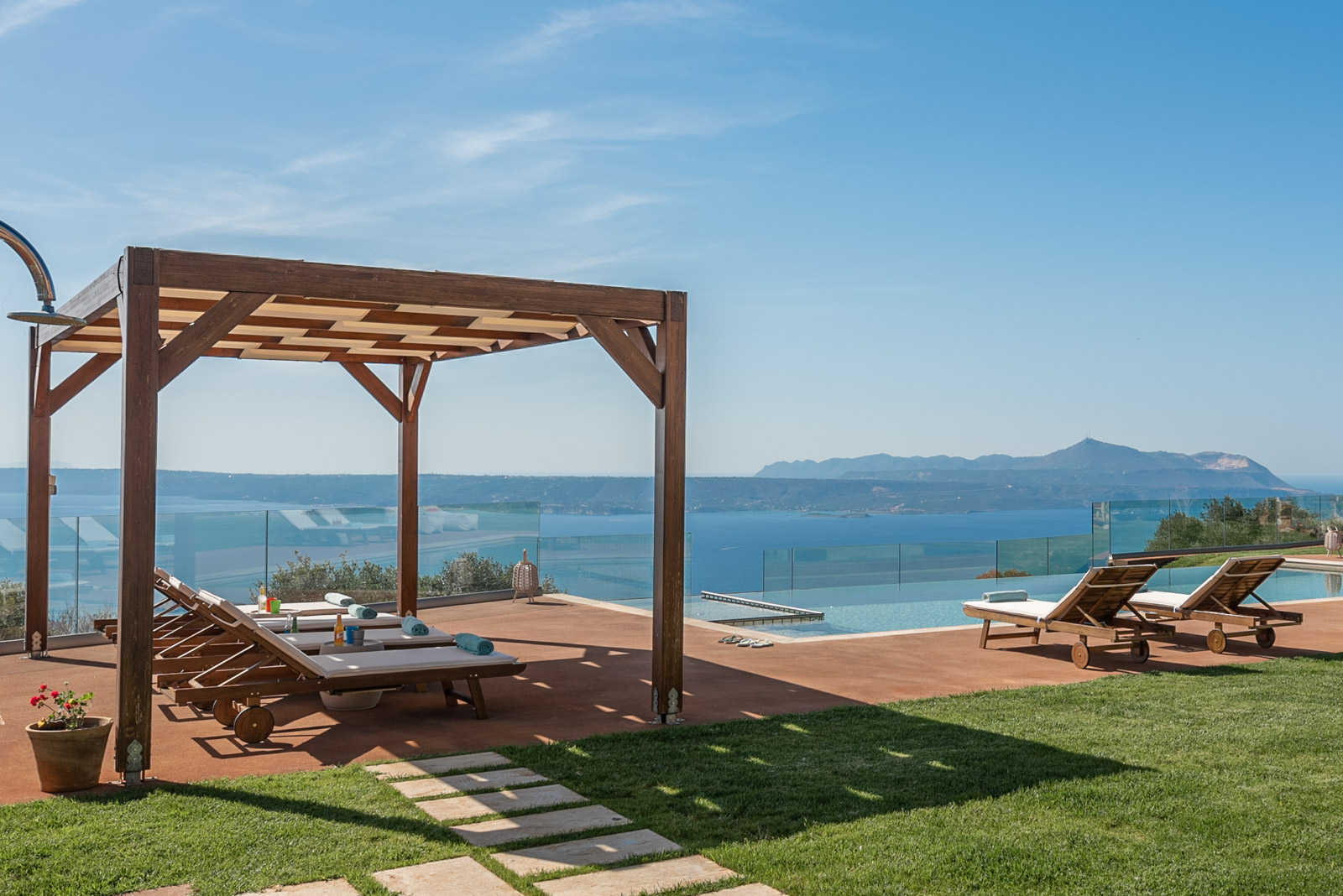 Aquila Villa, photograph 3