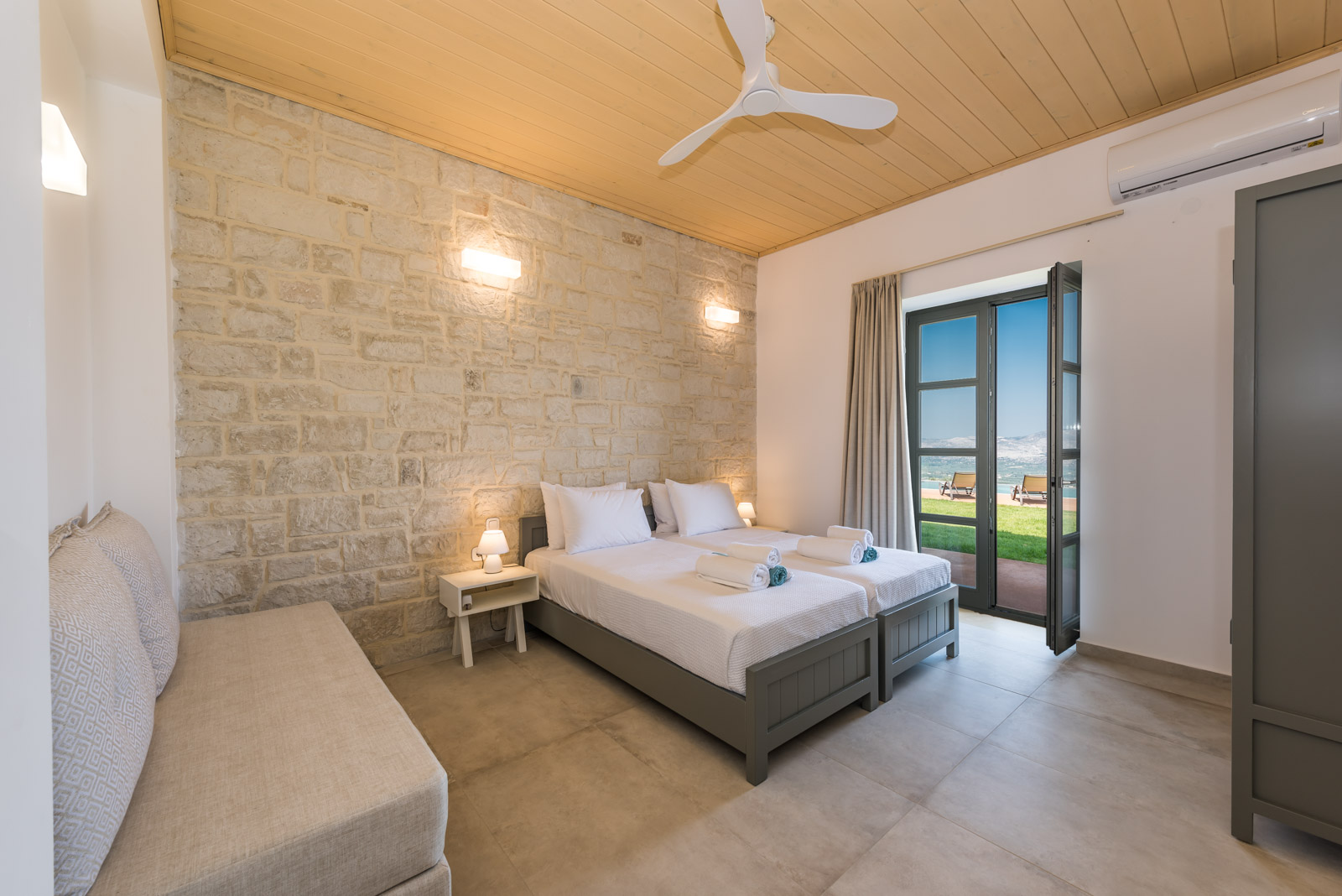 Aquila Villa, photograph 31